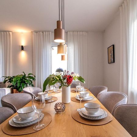 Stilvolles City-Apartment I Netflix I Wlan L Stellplatz I Zentral Schwarzenberg  Bagian luar foto