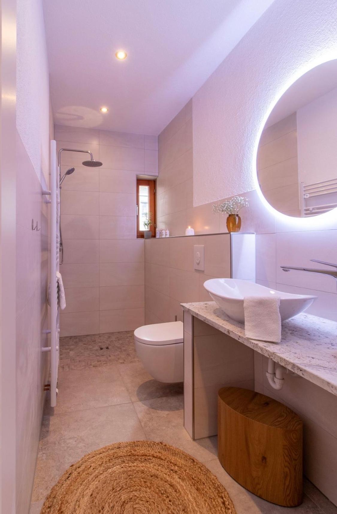 Stilvolles City-Apartment I Netflix I Wlan L Stellplatz I Zentral Schwarzenberg  Bagian luar foto