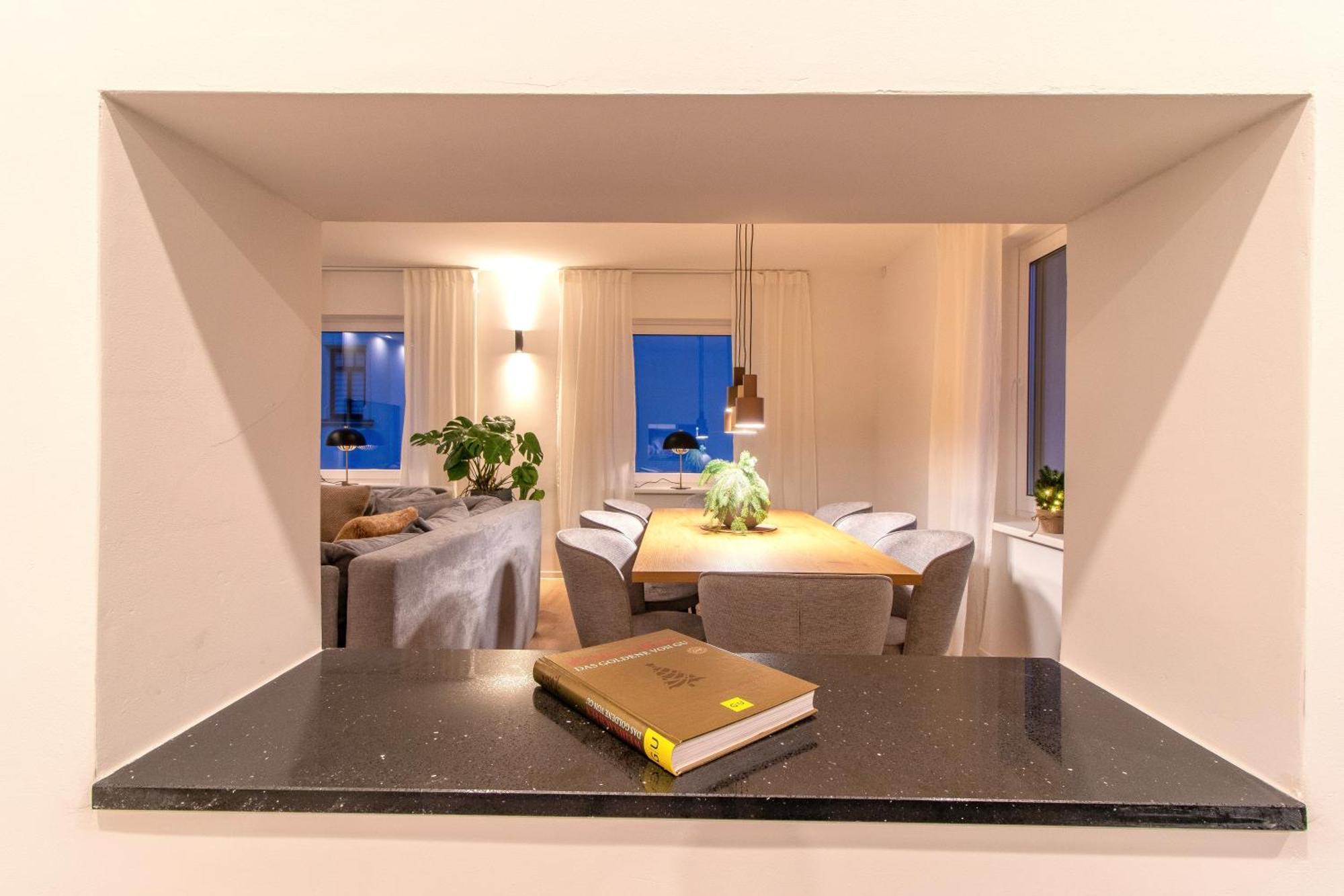 Stilvolles City-Apartment I Netflix I Wlan L Stellplatz I Zentral Schwarzenberg  Bagian luar foto