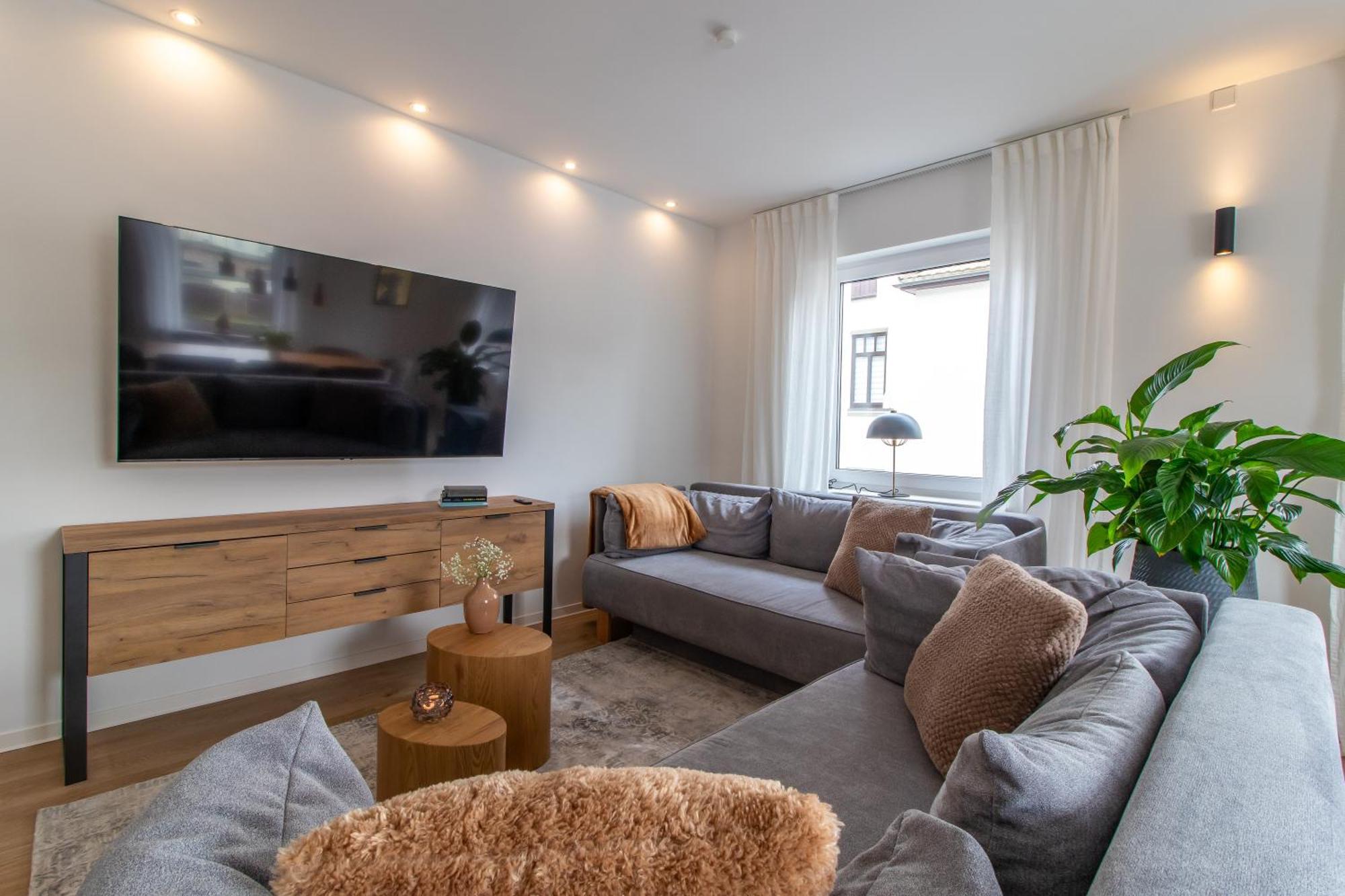 Stilvolles City-Apartment I Netflix I Wlan L Stellplatz I Zentral Schwarzenberg  Bagian luar foto