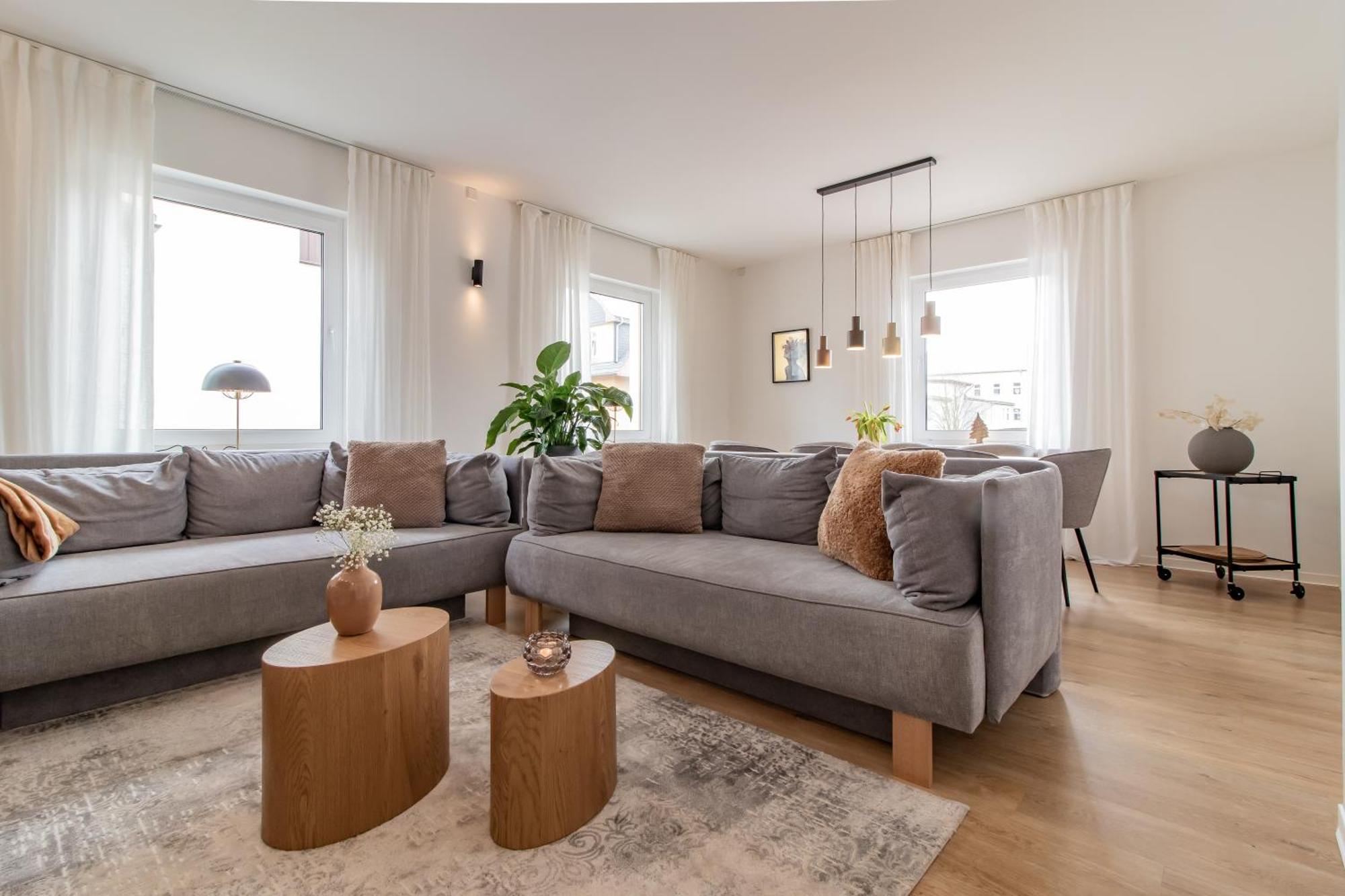 Stilvolles City-Apartment I Netflix I Wlan L Stellplatz I Zentral Schwarzenberg  Bagian luar foto