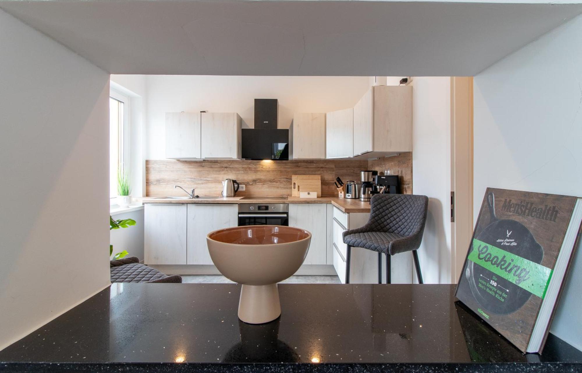 Stilvolles City-Apartment I Netflix I Wlan L Stellplatz I Zentral Schwarzenberg  Bagian luar foto