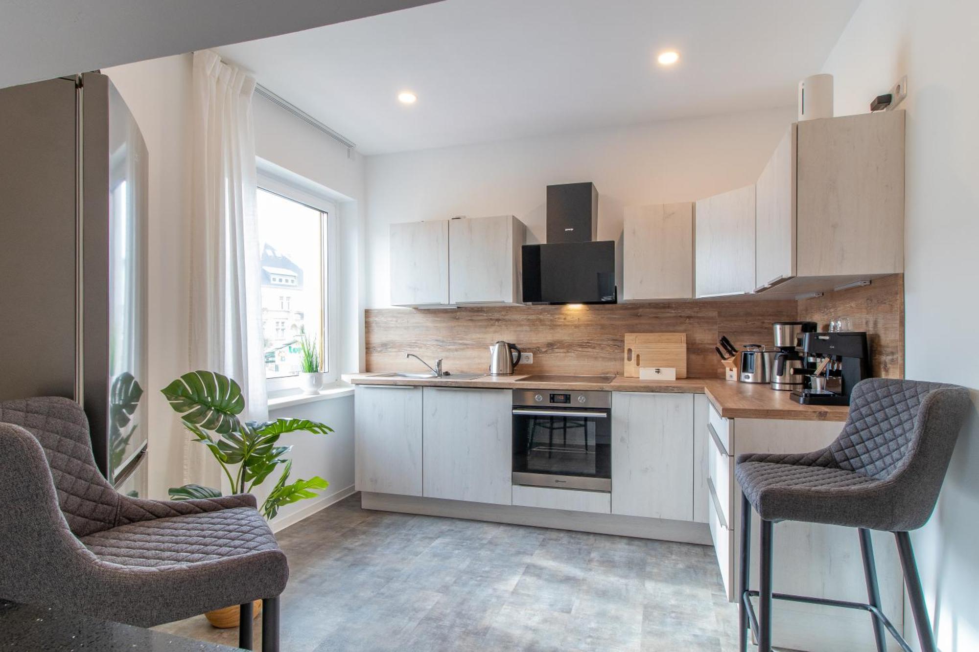 Stilvolles City-Apartment I Netflix I Wlan L Stellplatz I Zentral Schwarzenberg  Bagian luar foto