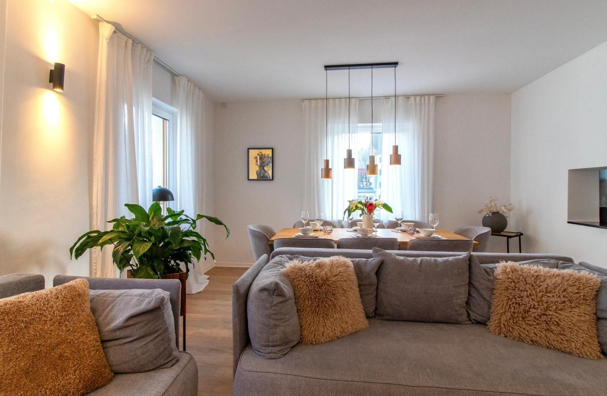 Stilvolles City-Apartment I Netflix I Wlan L Stellplatz I Zentral Schwarzenberg  Bagian luar foto