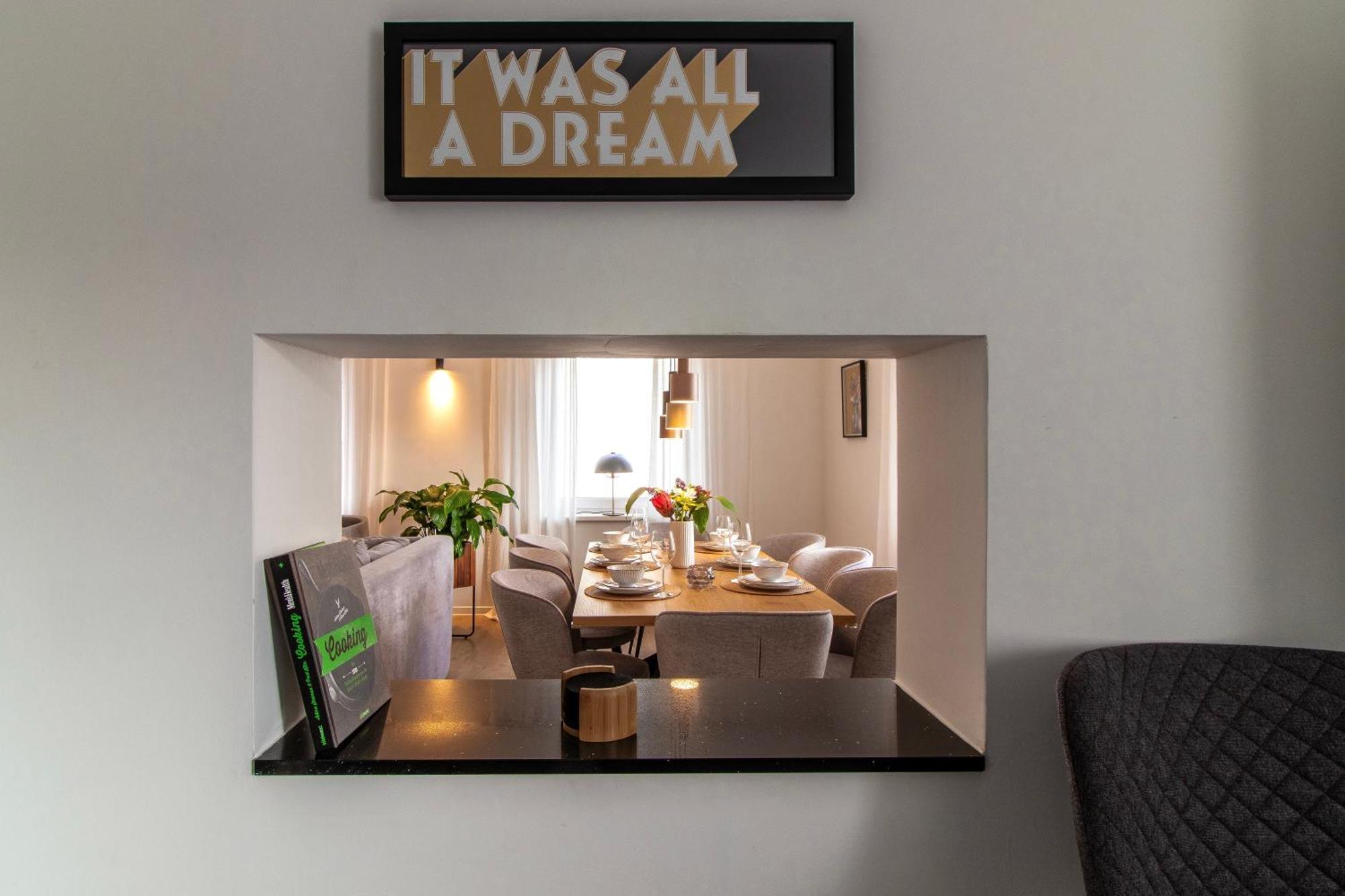 Stilvolles City-Apartment I Netflix I Wlan L Stellplatz I Zentral Schwarzenberg  Bagian luar foto