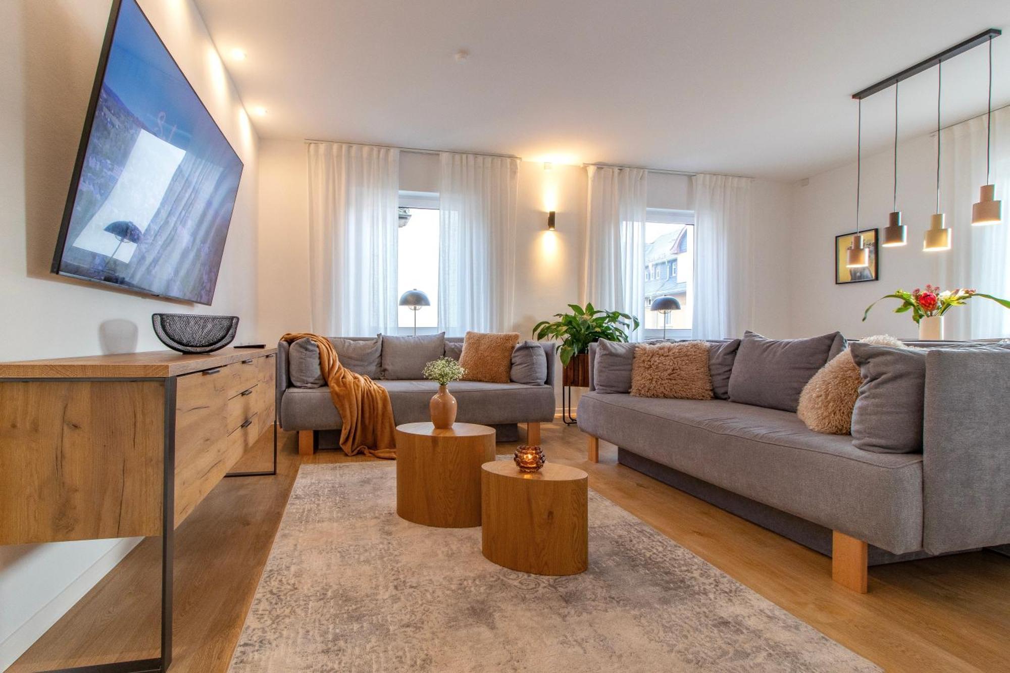 Stilvolles City-Apartment I Netflix I Wlan L Stellplatz I Zentral Schwarzenberg  Bagian luar foto