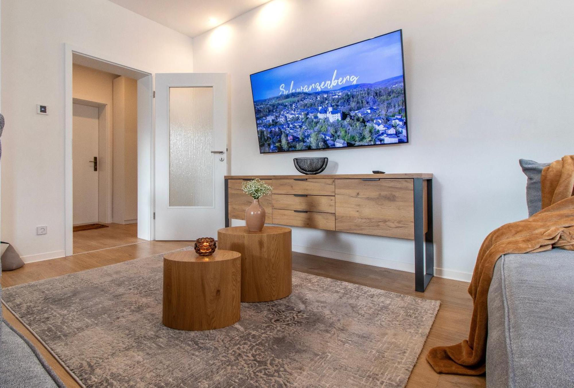 Stilvolles City-Apartment I Netflix I Wlan L Stellplatz I Zentral Schwarzenberg  Bagian luar foto