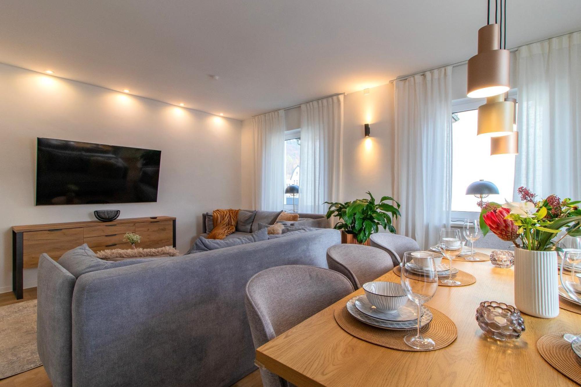 Stilvolles City-Apartment I Netflix I Wlan L Stellplatz I Zentral Schwarzenberg  Bagian luar foto